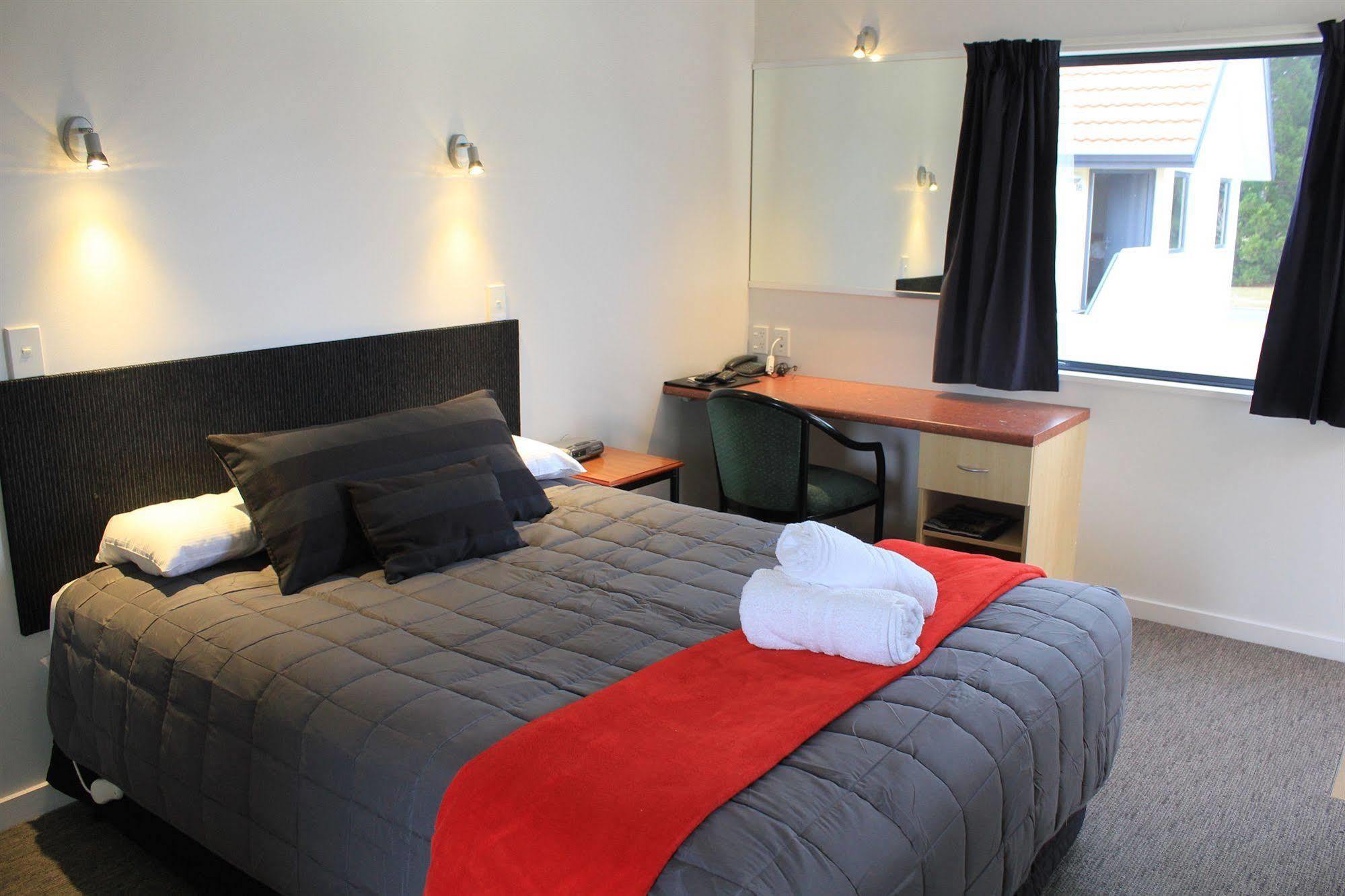 Bella Vista Motel Те-Анау Экстерьер фото