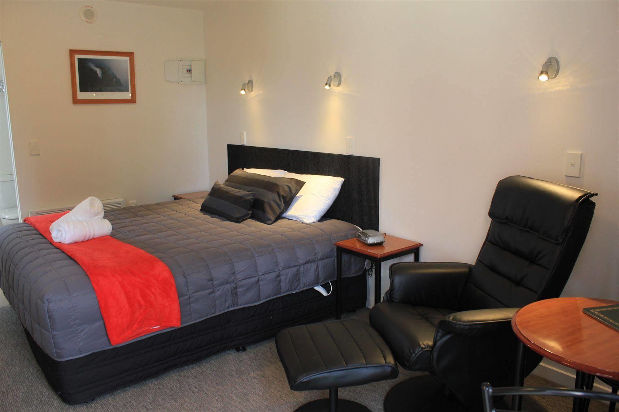 Bella Vista Motel Те-Анау Экстерьер фото